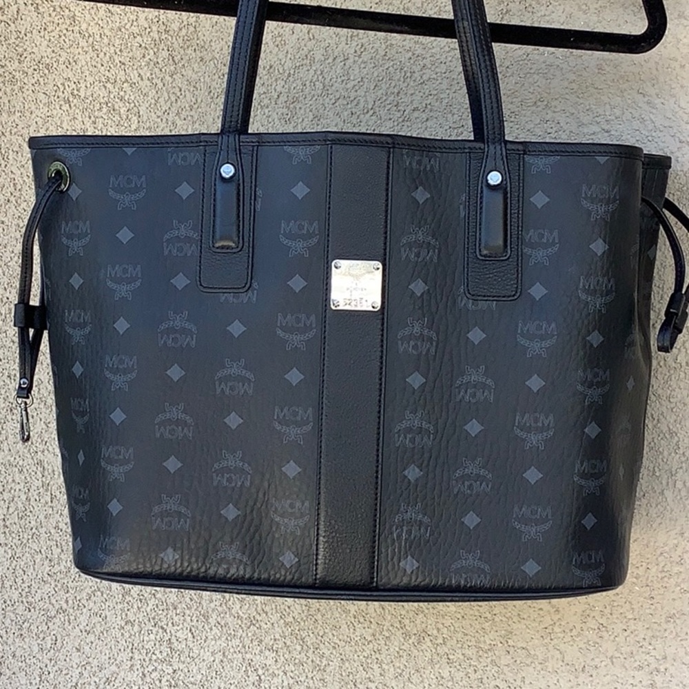 MCM Medium Liz Reversible Tote With Pouch